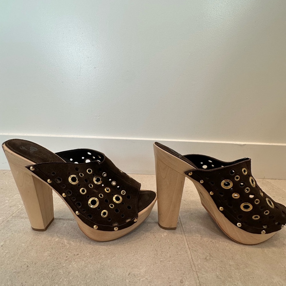 Nelly grommet clogs brown suede size 41